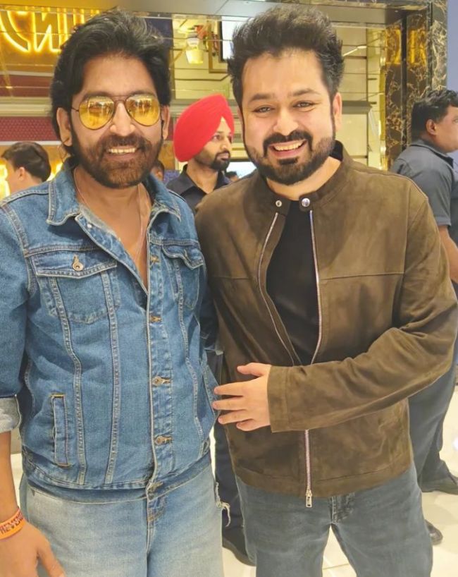 Dhurandhar Actor Zahoor Mistry Aka vivek Sinha-1-2-3-4