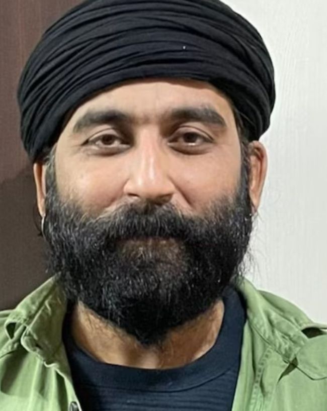 Dhurandhar Actor Zahoor Mistry Aka vivek Sinha-1-2-3-4-5-6