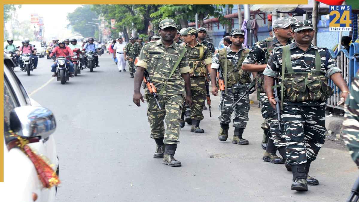 बंगाल चुनाव में अर्धसैनिक बलों के हाथ में नहीं होगी बंदूक, लाठी लेकर करेंगे ड्यूटी; फोर्स ने किया कड़ा विरोध