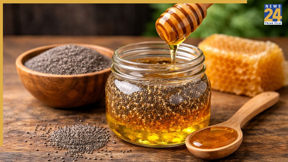 Chia Seeds Ke Sath Shahad Khana-1