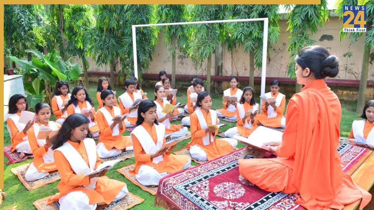 पतंजलि का रेजिडेंशियल एजुकेशन सिस्टम, जो पढ़ाई के साथ चरित्र को भी बना रहा मजबूत