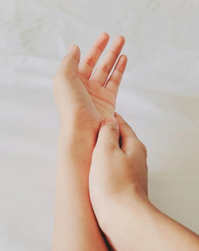 Vitamin Deficiency causes Numb Hand feet-1-2