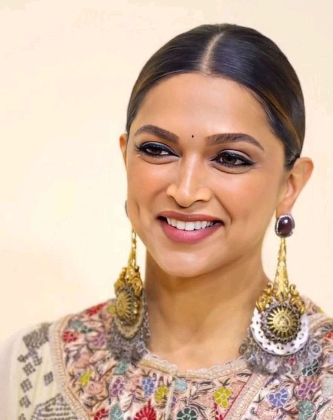 Deepika Padukone skincare routine-1-2-3-4-5