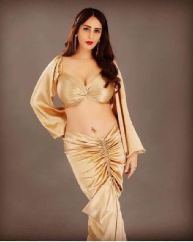 Chahatt Khanna-1-2-3-4-5-6