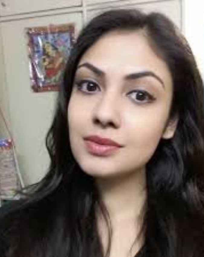 सोशल मीडिया पर मारी एंट्री