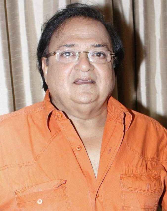  राकेश बेदी की कुल फीस