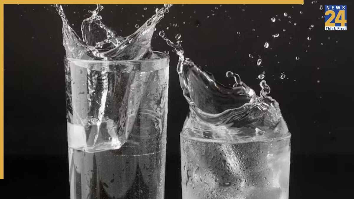 ठंडा पानी पीने का क्या असर होता है? जानिए गर्मियों में चिल्ड पानी से शरीर पर पड़ने वाले प्रभाव