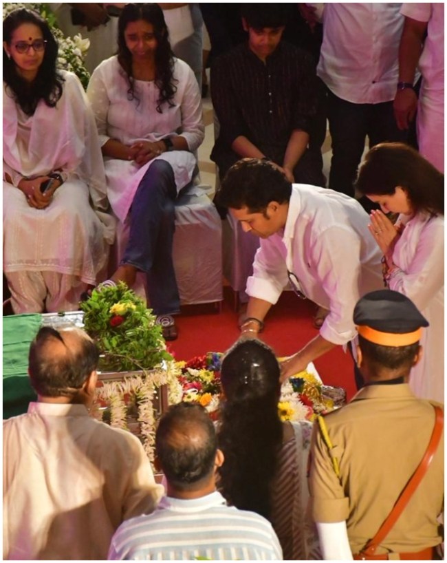 Asha Bhosle Funeral-1-2