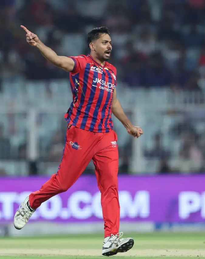 आवेश खान 