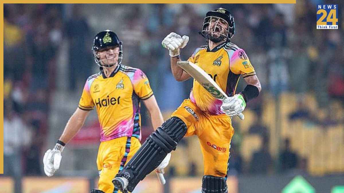 PSL 2026 Qualifier: बाबर आजम के तूफान में उड़ी इस्लामाबाद यूनाइटेड, पेशावर जालमी की धमाकेदार जीत