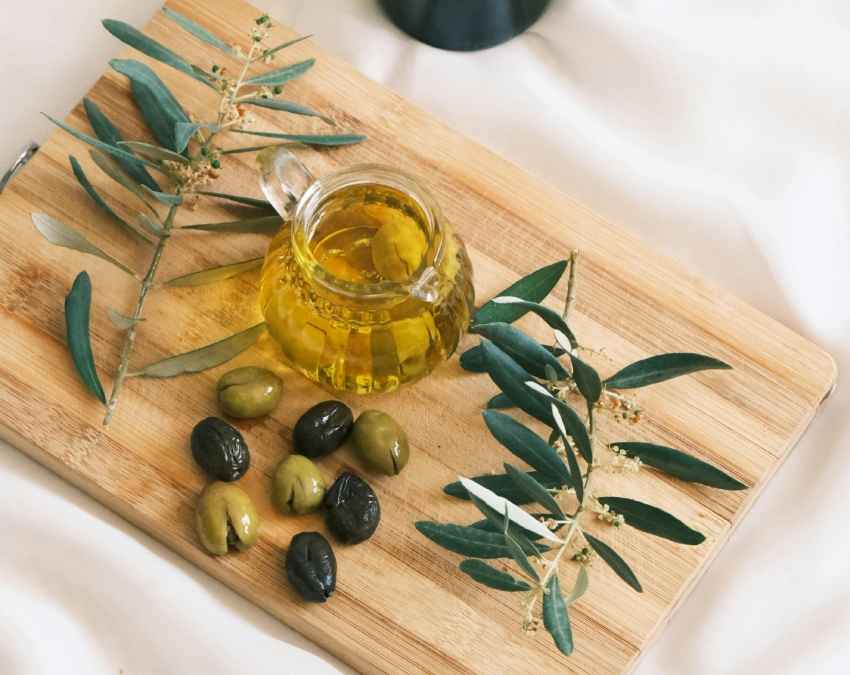 सूखे होंठ और त्वचा के लिए घरेलू उपाय