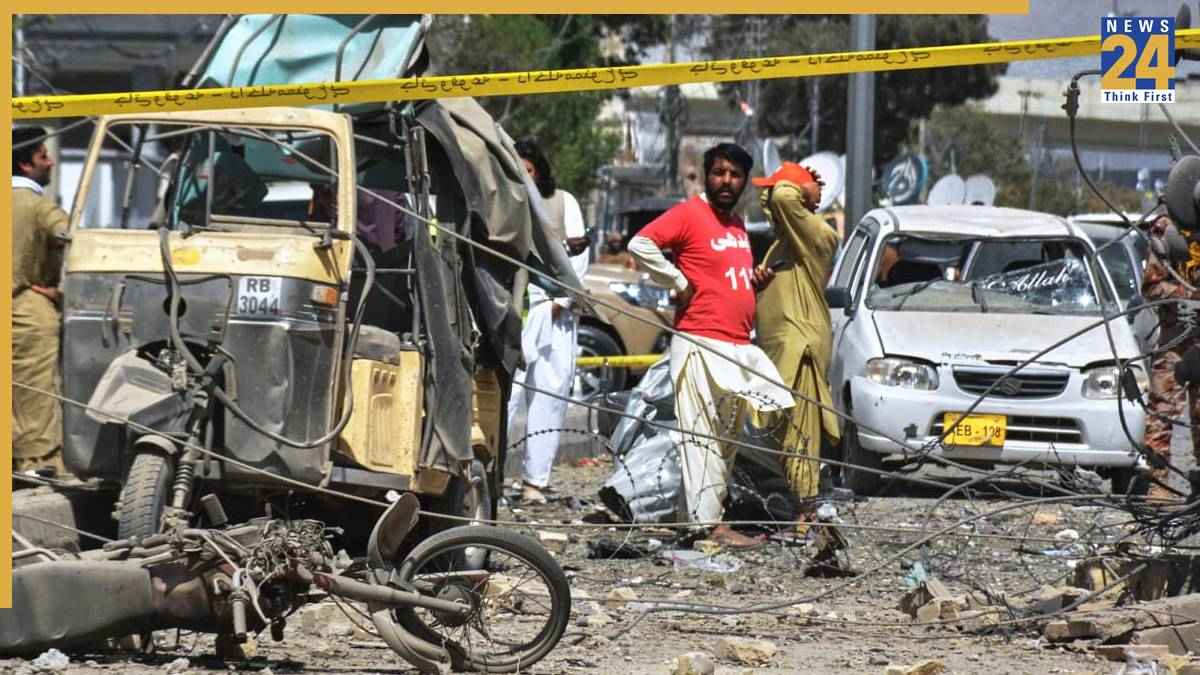 पाकिस्तान में बड़ा आतंकी हमला, पुलिस स्टेशन से टकराई विस्फोटक से भरी कार, 3 महिलाओं और बच्चे समेत 5 की मौत