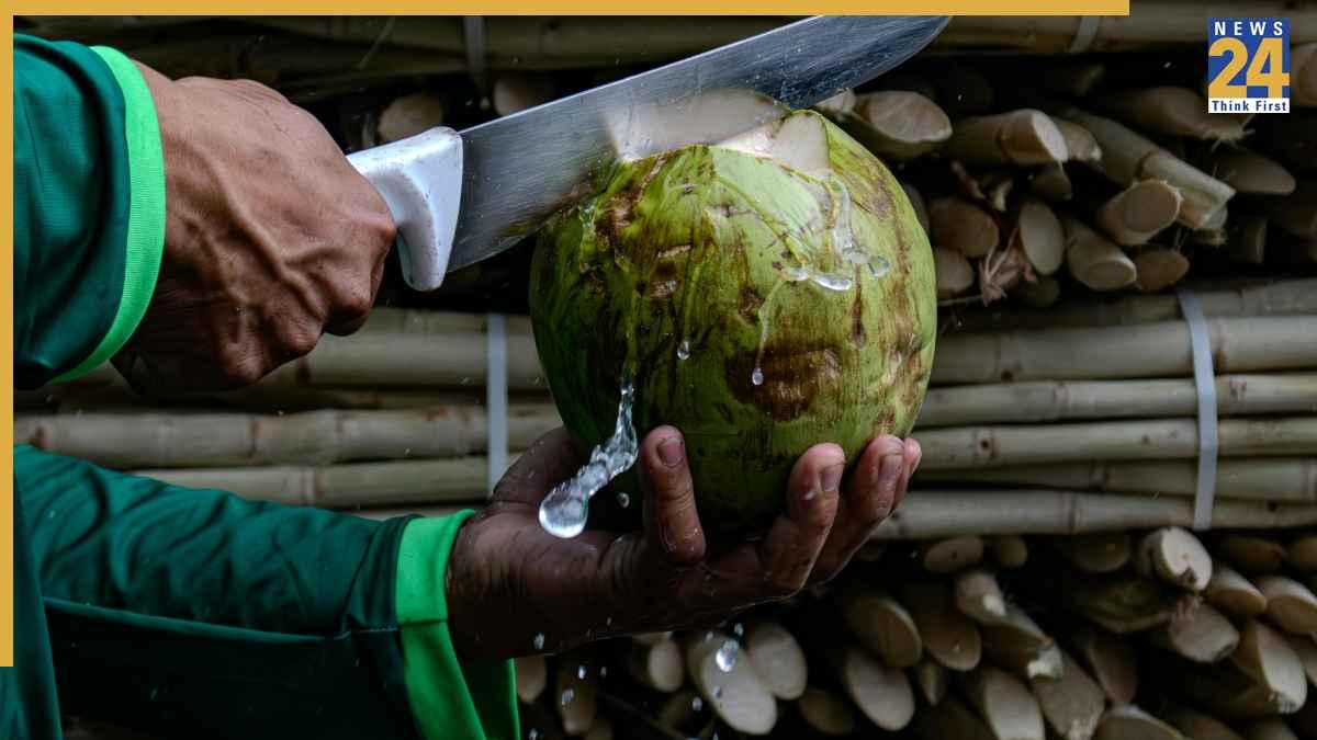 सुबह खाली पेट नारियल पानी पीने से शरीर में क्या बदलाव आते हैं? ये छुपे फायदे आपको चौंका देंगे!