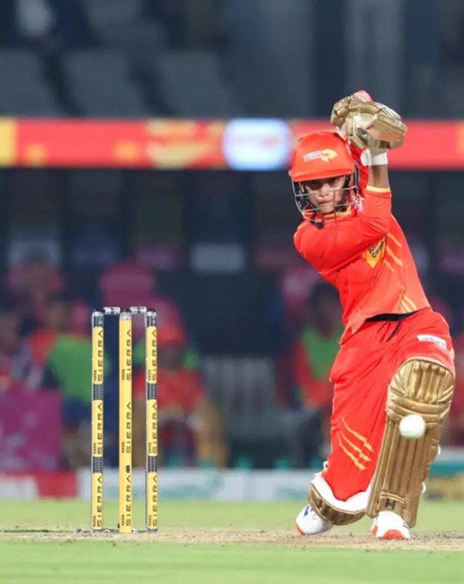 कौन हैं अनुष्का शर्मा-1-2-3-4