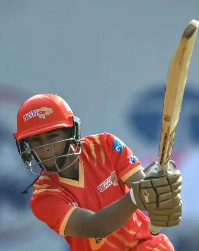 कौन हैं अनुष्का शर्मा-1-2-3-4-5-6