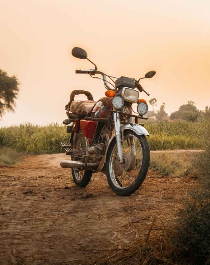 बाइक के रंग और बॉडी पर पड़ता है असर
