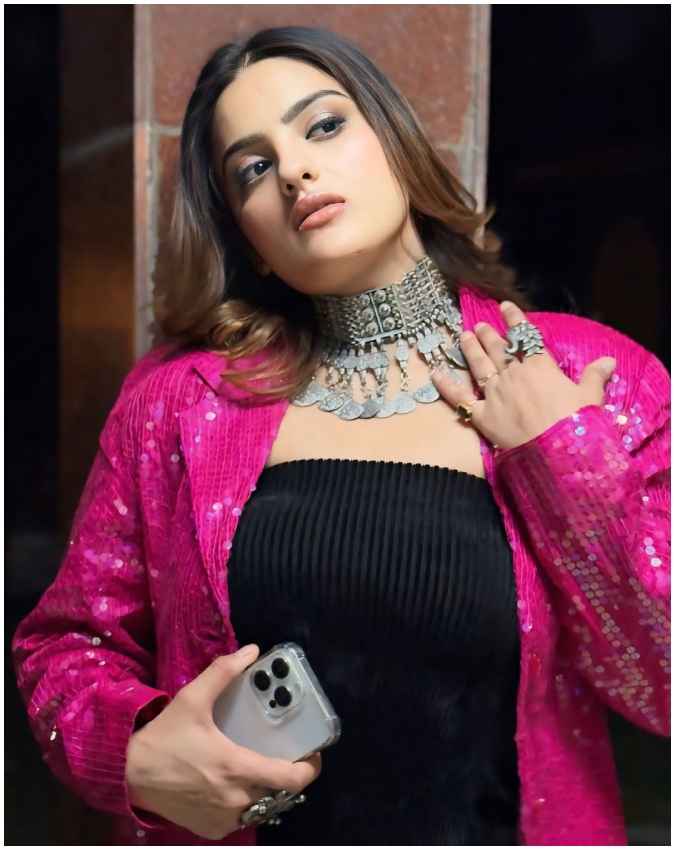 गाजियाबाद में फैमिली के साथ रह रही थीं