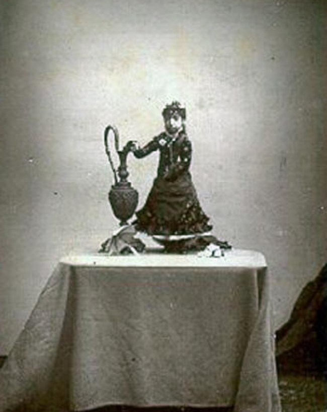 World Lightest Girl Weight Record-1-2-3