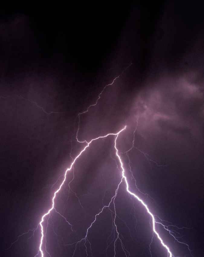 घर की बिजली और आसमानी बिजली में बड़ा फर्क