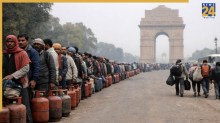 मिडिल ईस्ट जंग से दिल्ली में हाहाकार! गैस के लिए लंबी कतारें, मजदूरों ने शुरू किया पलायन