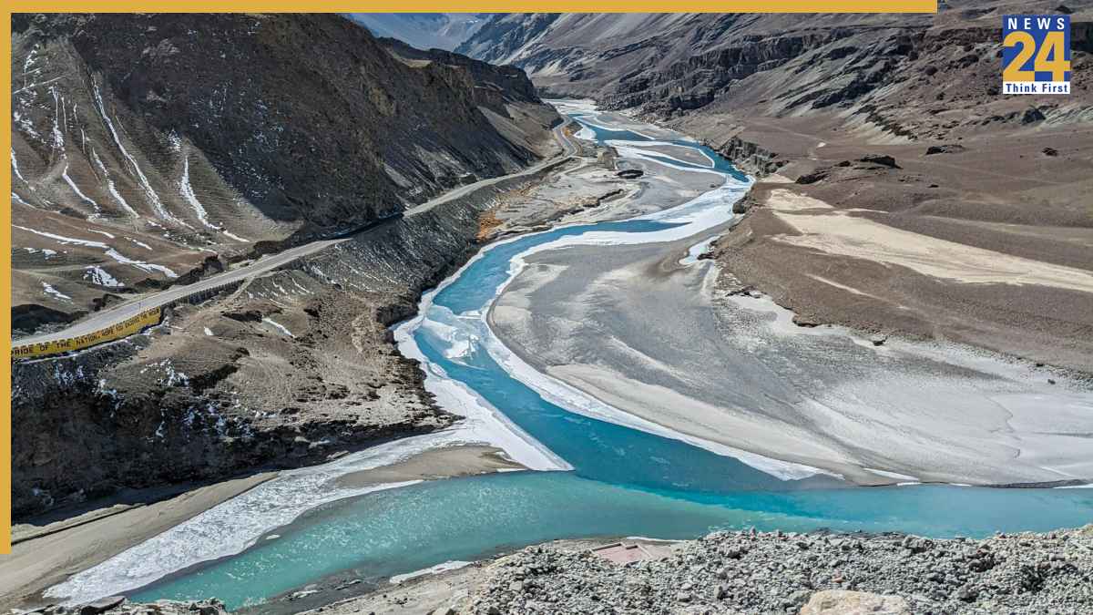 Indus River Kis Desh Mein Behti Hai