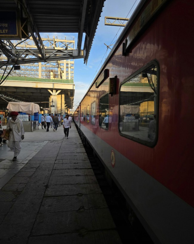 Train Me Tabiyat Kharab Kya Kare-1-2-3-4-5-6-7-8