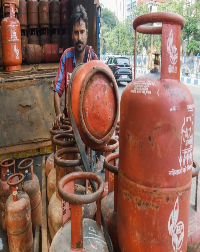 LPG Gas Consumption, West Asia Conflict, India Fuel Supply, Gas Price Hike, Indian Economy-1-2-3-4