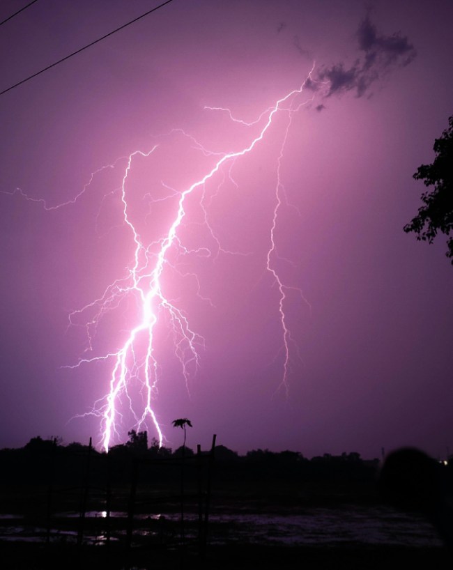 Lightning Voltage How Many Volts-1-2-3-4-5