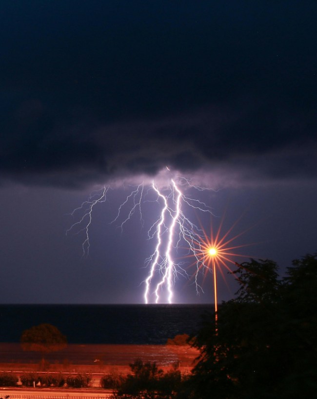 Lightning Voltage How Many Volts-1-2-3-4-5-6