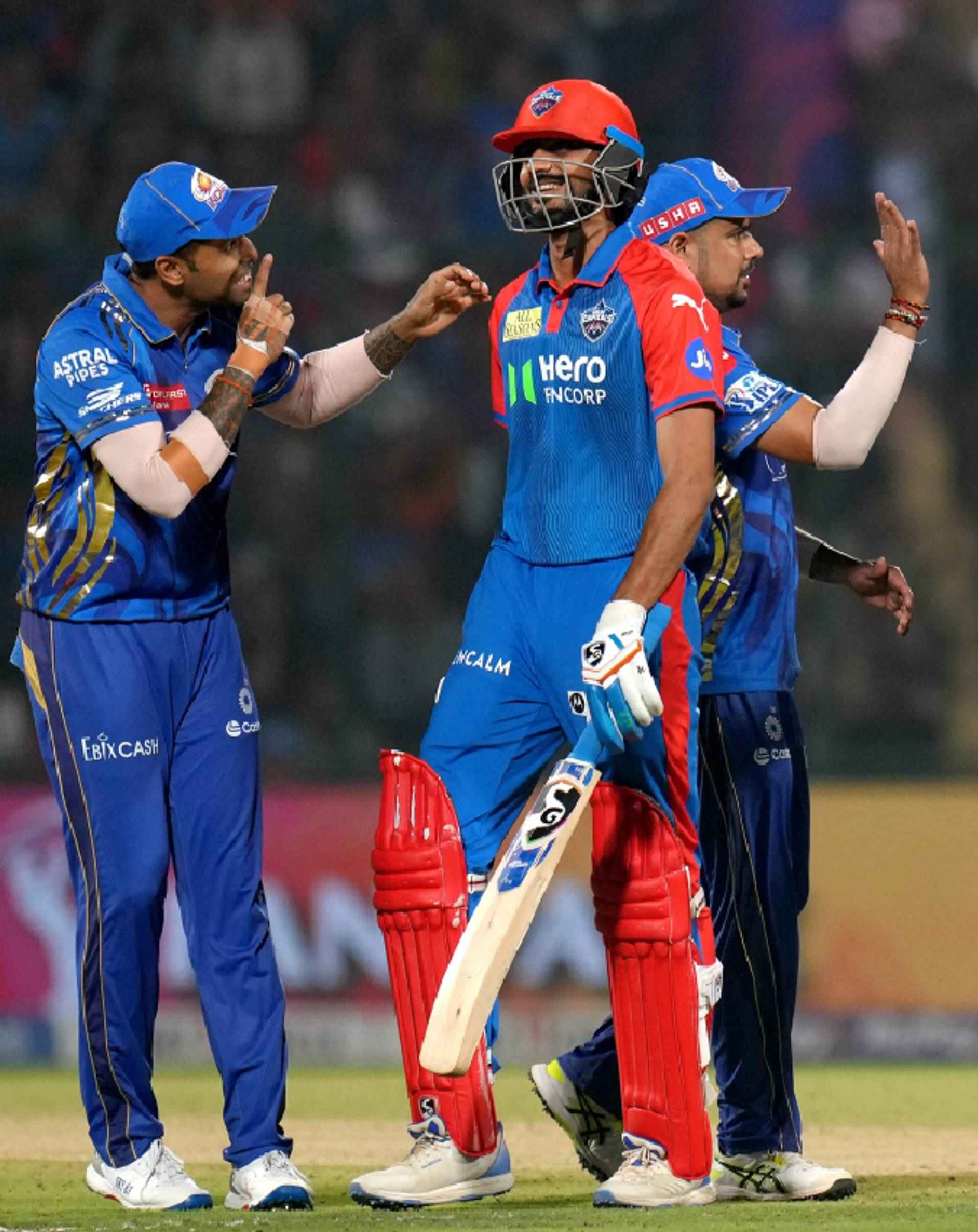 DC vs MI में किसका पलड़ा भारी?