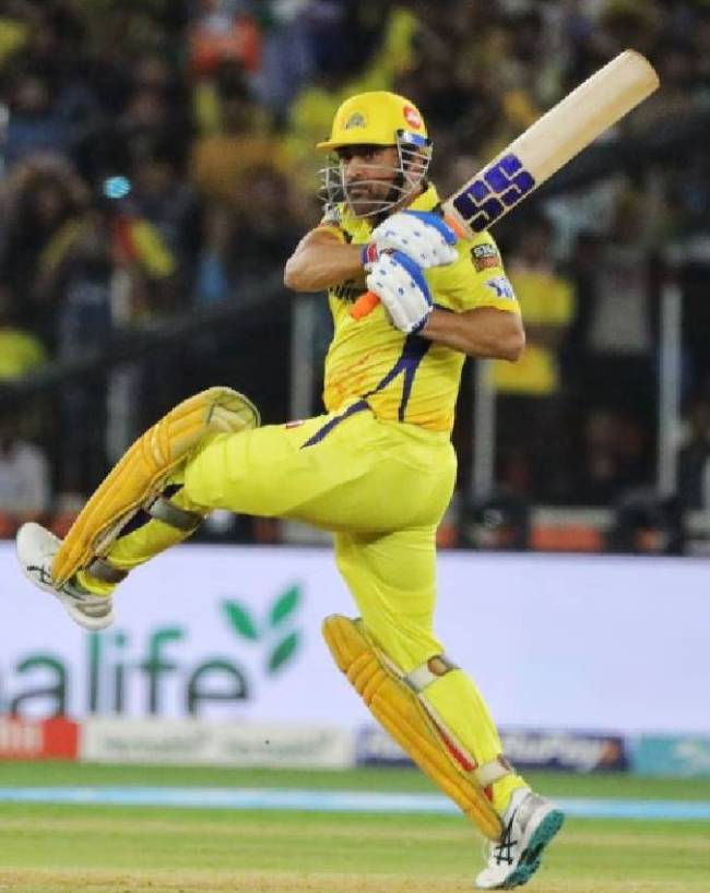 Quinton de Kock and MS Dhoni-1-2-3-4