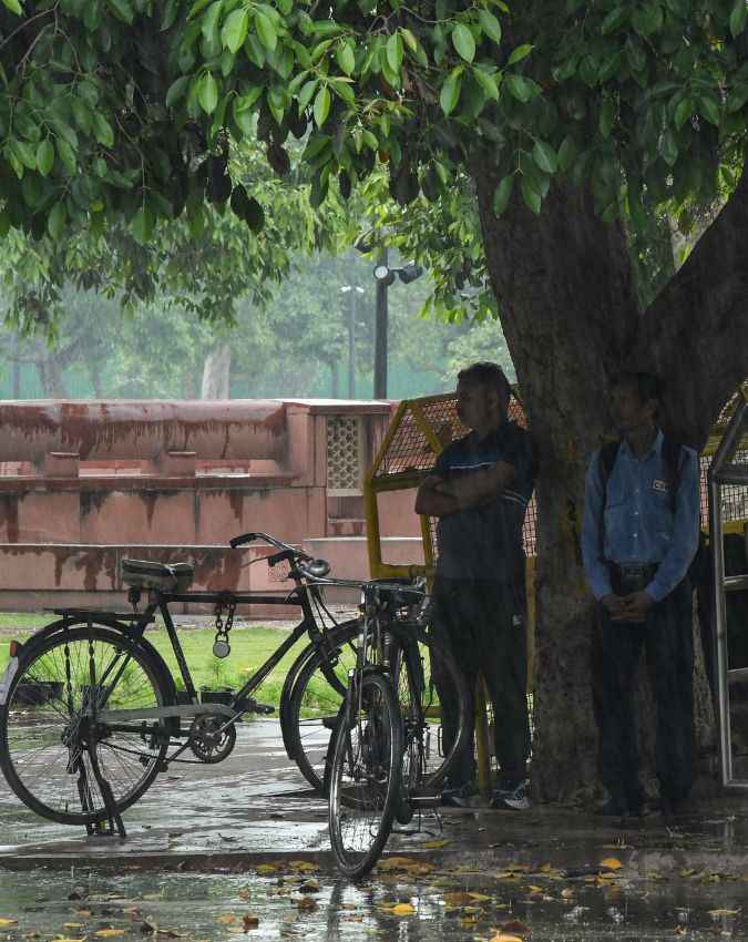 गर्मियों का आगाज और आगे खिसका