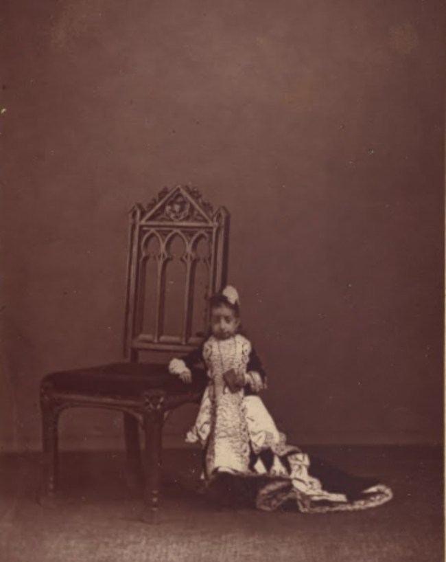 World Lightest Girl Weight Record-1-2-3-4