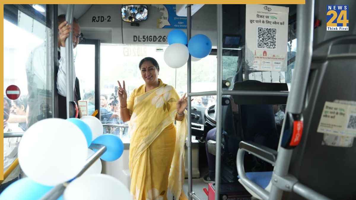 Exclusive : 'विपक्ष को अपनी गद्दी जाने का डर है…', महिला आरक्षण पर दिल्ली CM रेखा गुप्ता