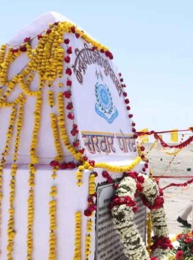 गुजरात में सरदार पोस्ट पर हमला किया था