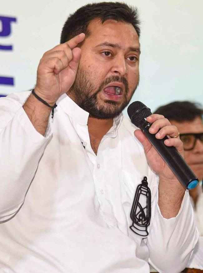 तेजस्वी यादव के बयान पर तेज प्रताप का पलटवार