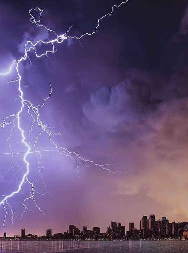 गरज चमक के साथ बिजली गिरेगी