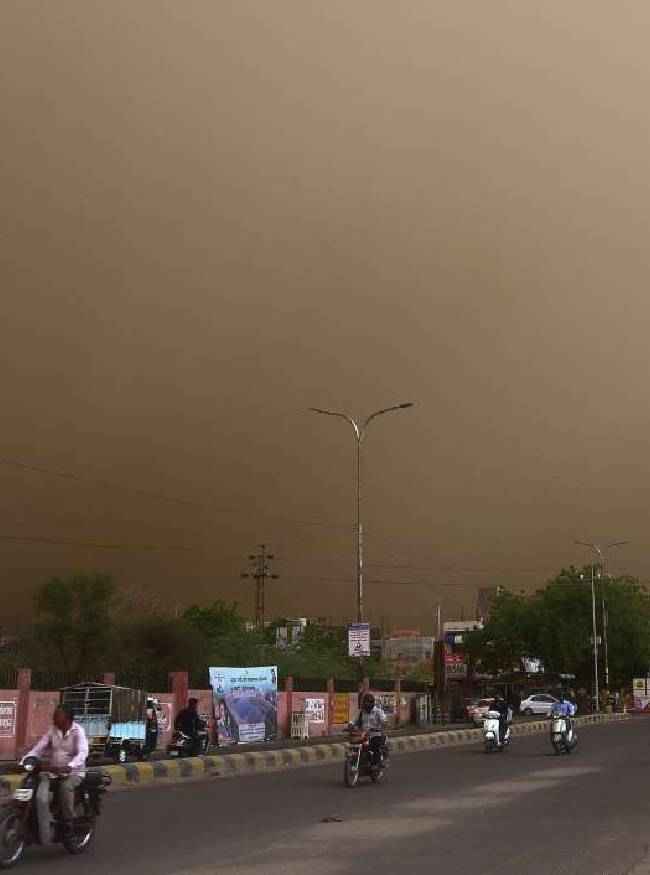तूफानी हवाएं चलने की चेतावनी