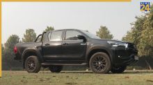 Toyota Hilux Review: ब्लैक एडिशन लाइफस्टाइल पिकअप ट्रक खरीदने लायक या नहीं?