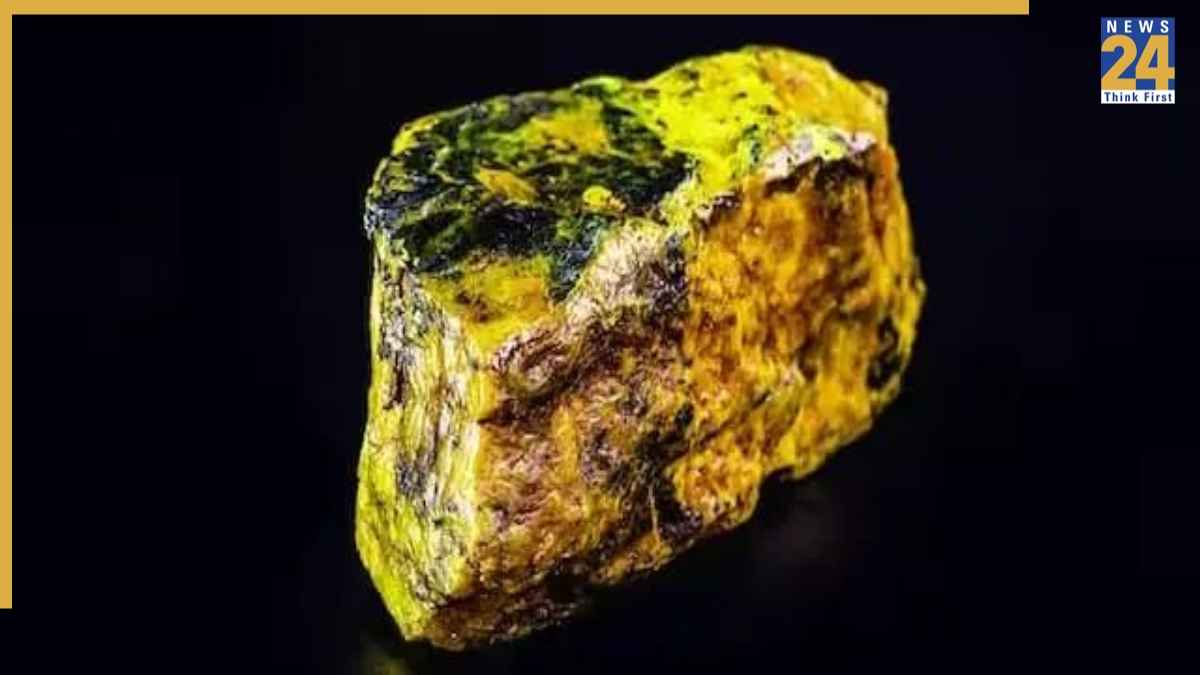 URANIUM (1) URANIUM (1)
