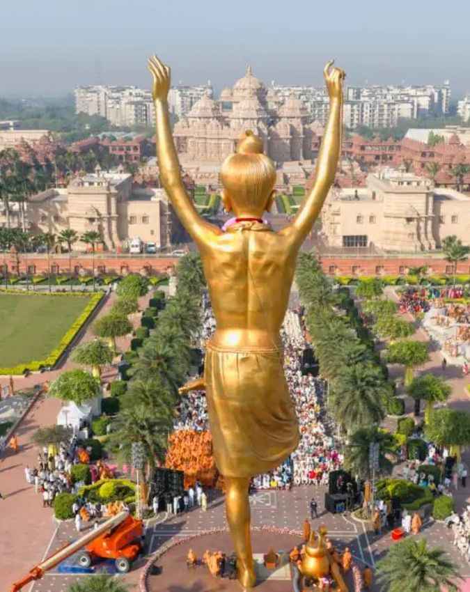 एक पैर पर खड़ी दुनिया की सबसे ऊंची प्रतिमा