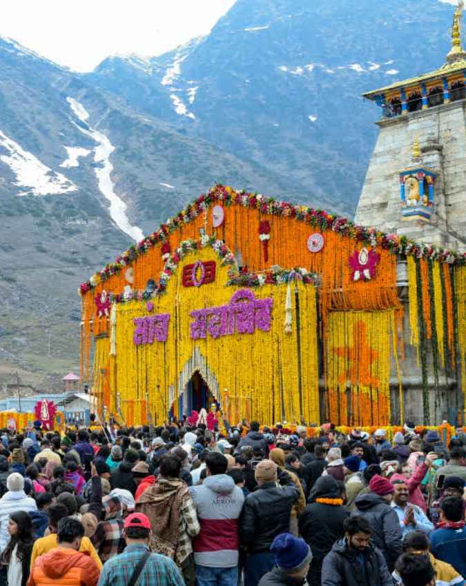 400 वर्षों तक बर्फ में दफन रहा था मंदिर