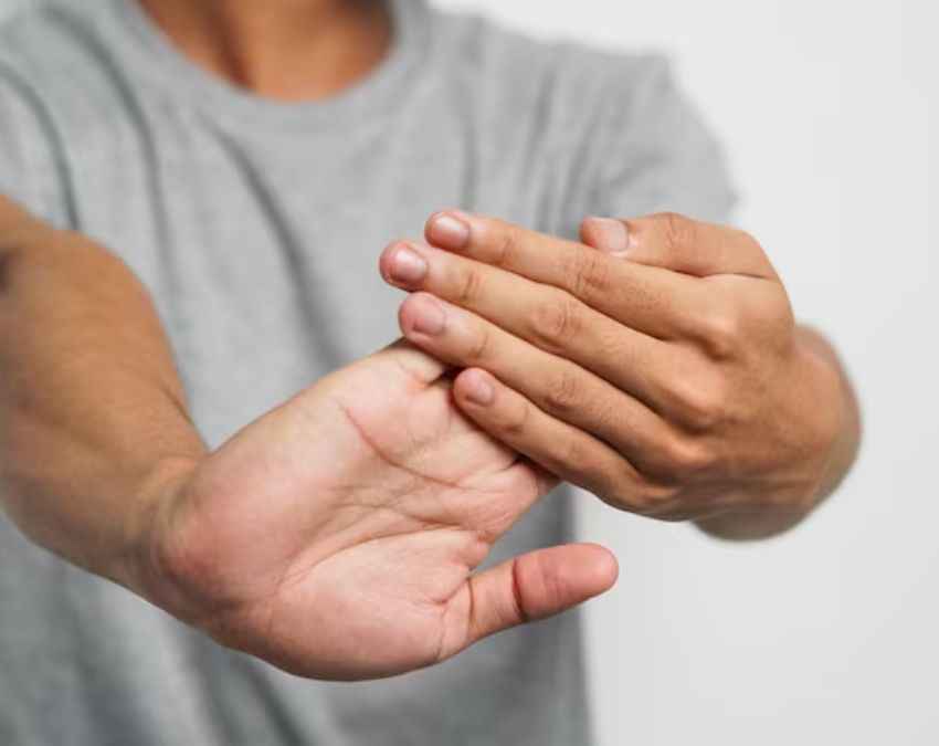 क्यों होती है हाथों में झुनझुनी?