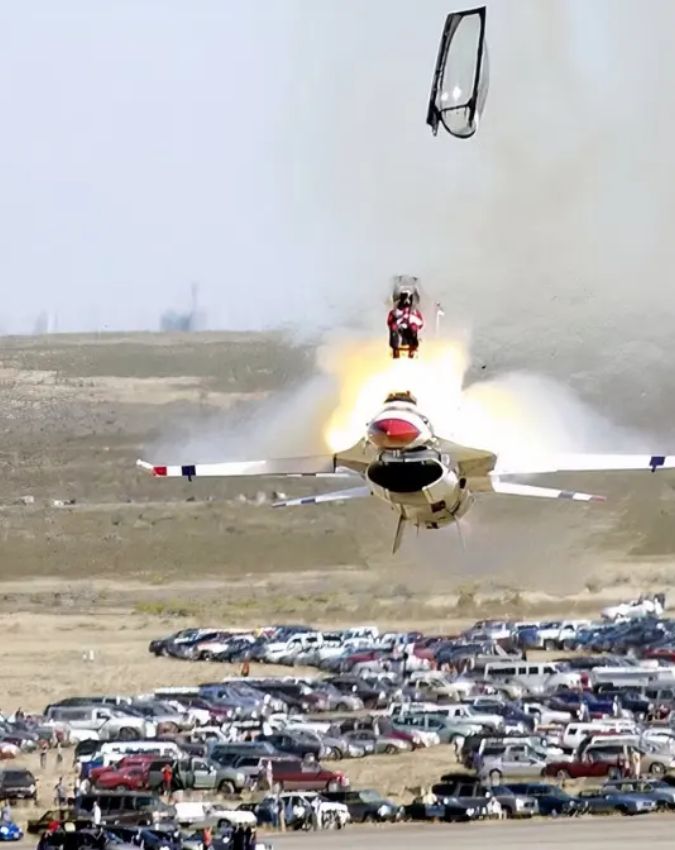 What Fighter Jet Pilots Go Through During Emergency Ejection What Fighter Jet Pilots Go Through During Emergency Ejection-1-2-3-4