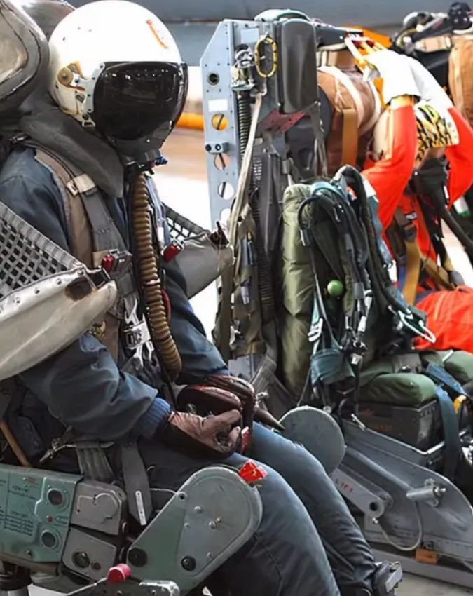 What Fighter Jet Pilots Go Through During Emergency Ejection What Fighter Jet Pilots Go Through During Emergency Ejection-1-2-3-4-5-6
