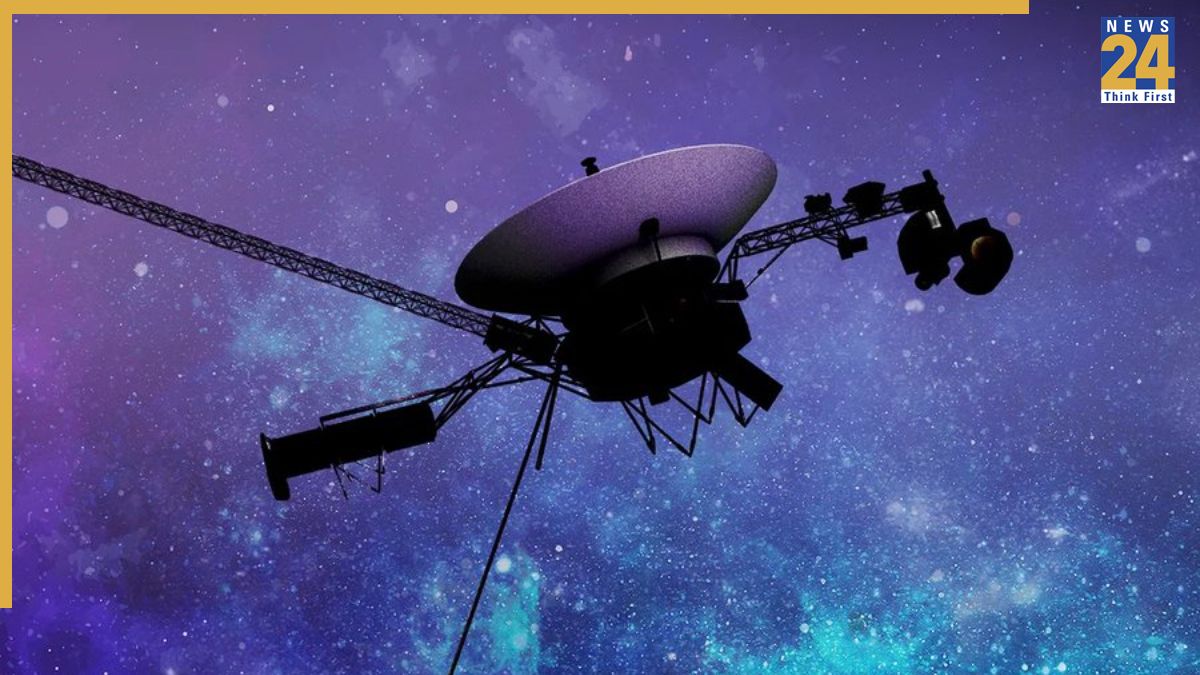 Voyager 1 Reaches Historic One Light-Day Distance from Earth-1