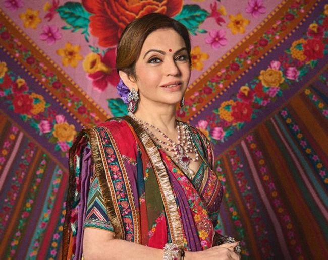 Mukesh Ambani Wife Nita Ambani Konsi Chai Piti Hain-1-2