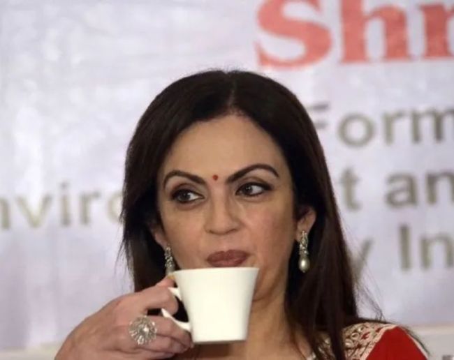 Mukesh Ambani Wife Nita Ambani Konsi Chai Piti Hain-1-2-3-4-5
