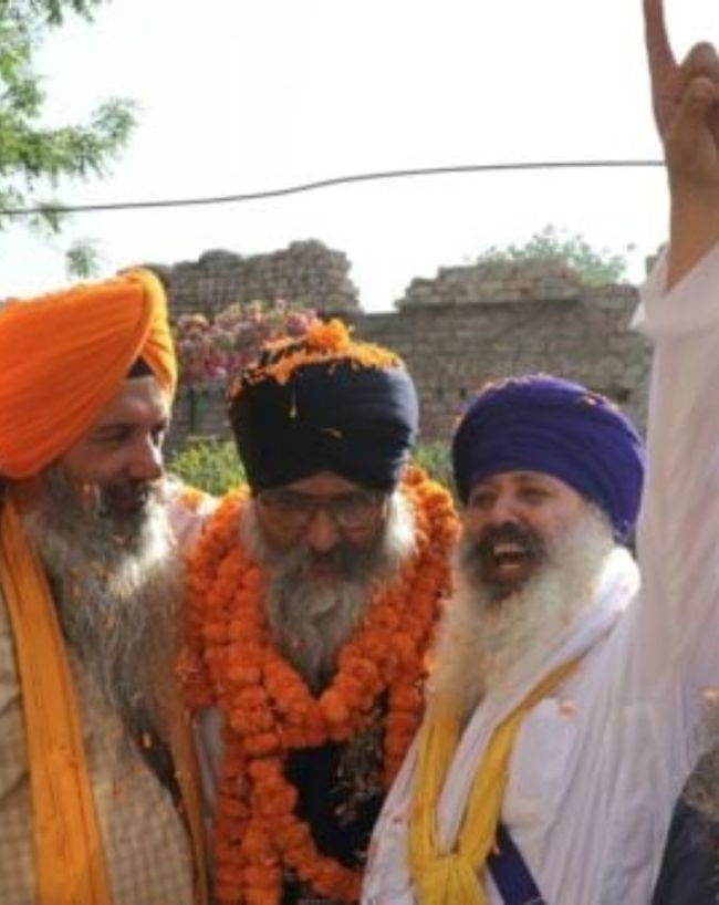 Gurjeet Singh Khalsa Climbs Down from BSNL Tower-1-2-3-4-5-6