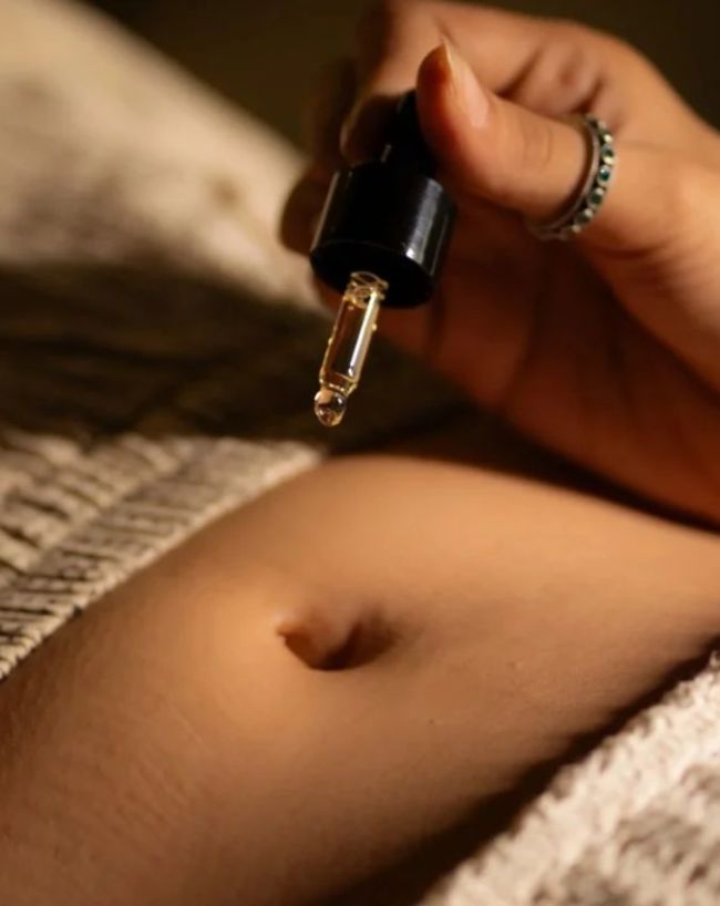 Nabhi Par Haldi Ka tilak Lagane Ke Fayde-1-2-3-4